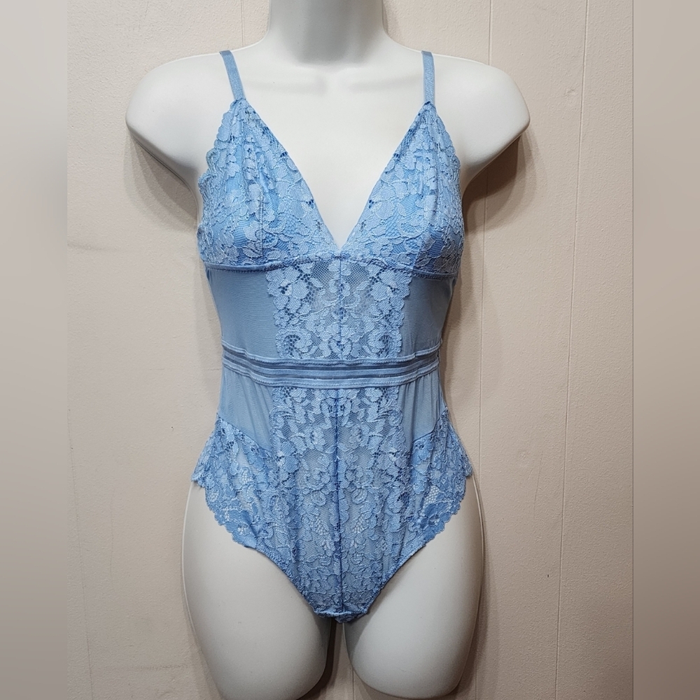 NWOT Forever 21 Bodysuit Small Blueβ Plunge Neck Lace Sexy C419